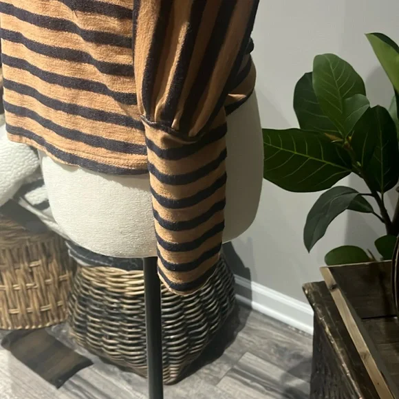 Anthropologie Amadi Camel  and Navy Puff Sleeve Long Sleeve Tee - Picture 7 of 7